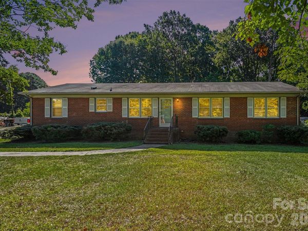 1204 Vickie Lane , Matthews, NC 28104