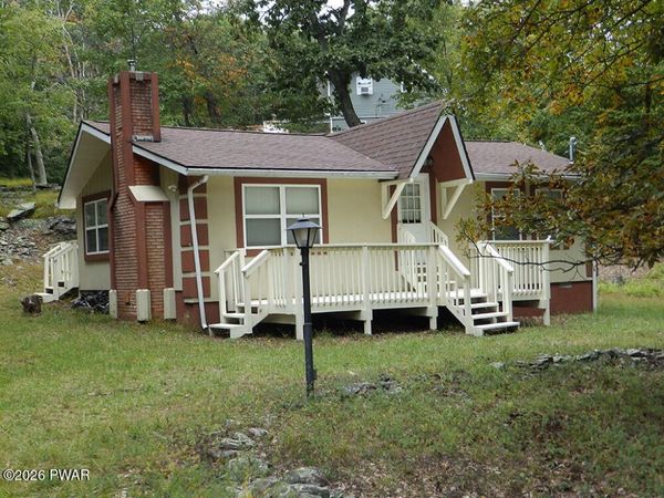 143 Lakeview Drive , Dingmans Ferry, PA 18328