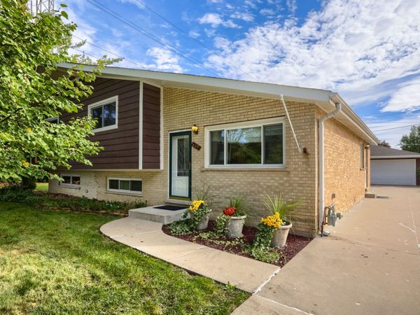 829 N Howard Avenue , Elmhurst, IL 60126