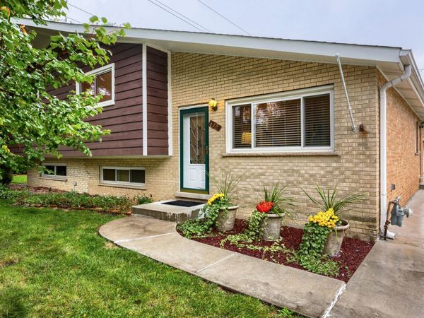 829 N Howard Avenue , Elmhurst, IL 60126
