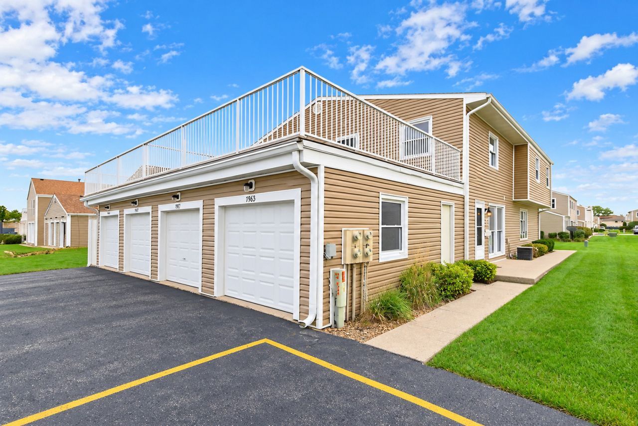 7961 163rd Court, Unit 226, Tinley Park, IL 60477 Main Photo