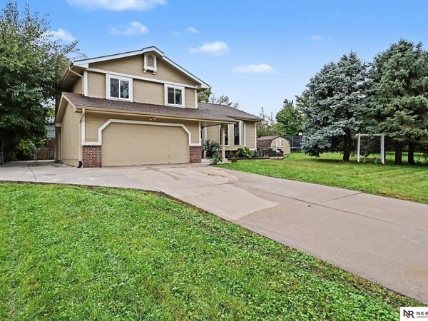 12739 Kansas Avenue, Omaha, NE 68164