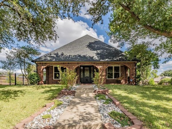 1800 Trail Lake Drive, Euless, TX 76039