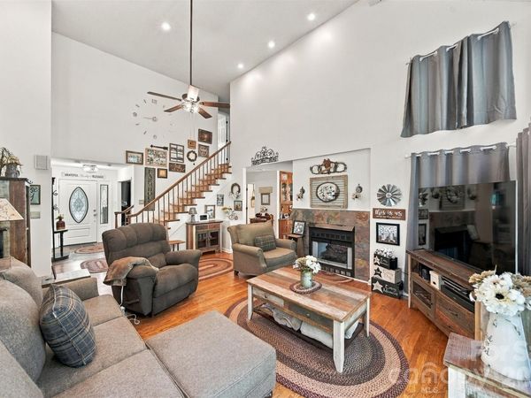 3645 Wandering Lane NE, Hickory, NC 28601