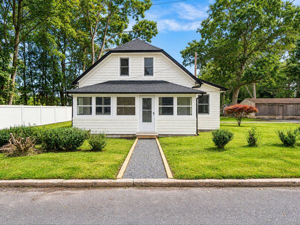 61 Bank Street , Center Moriches, NY 11934