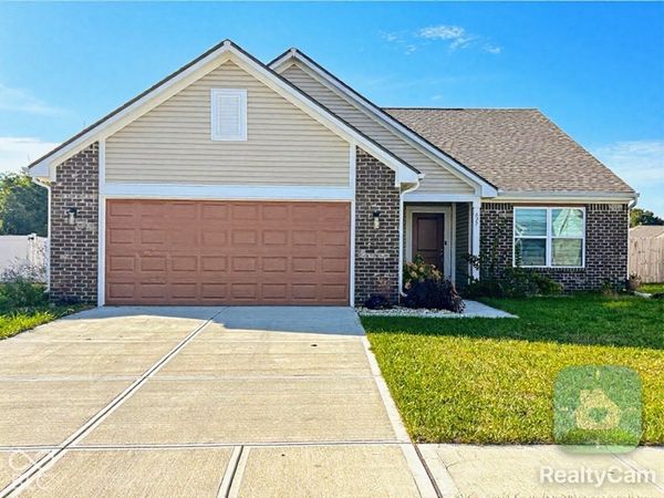 627 Derek Lane , Trafalgar, IN 46181