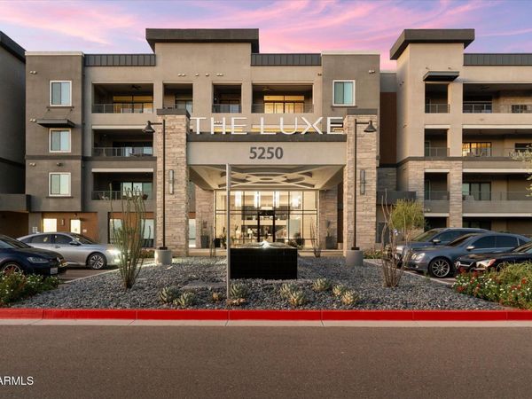 5250 E DEER VALLEY Drive, Unit 303, Phoenix, AZ 85054