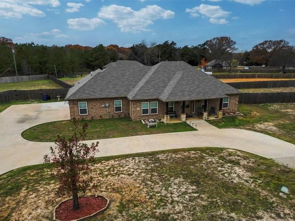 853 County Road 37 , Tyler, TX 75706