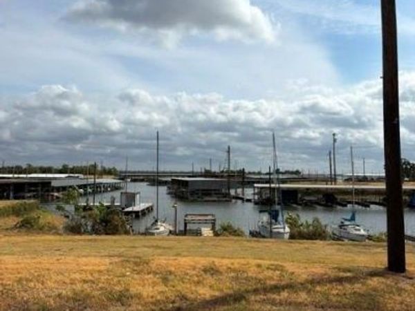 604 Moseley Street , Lake Dallas, TX 75065