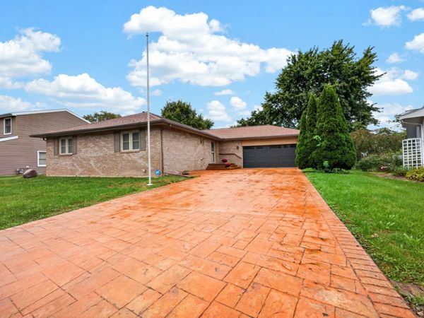 1512 Courtland Avenue , Normal, IL 61761