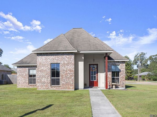 33797 Blue River Dr, Denham Springs, LA 70706