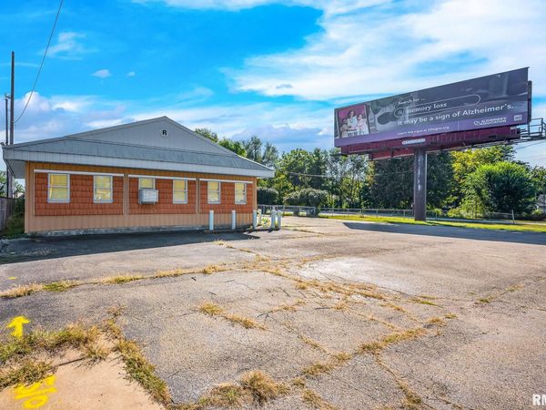 268-270 DERBY Street, Pekin, IL 61554