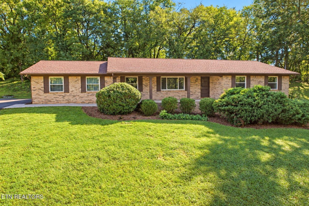 5704 Crestwood Drive, Knoxville, TN 37914 Main Photo