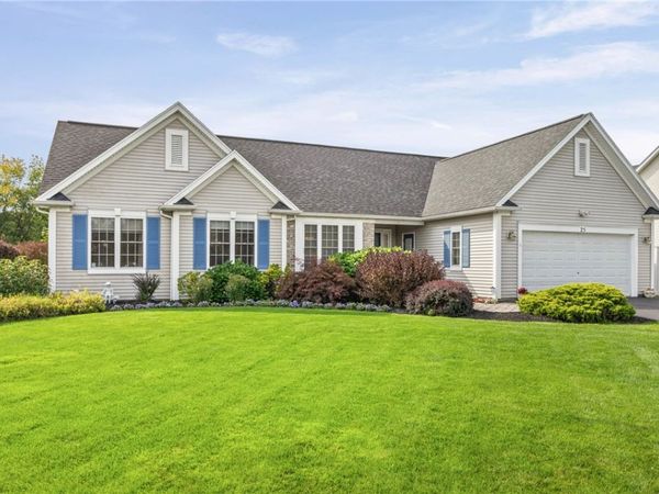 25 Acorn Valley Trl, Rochester, NY 14624