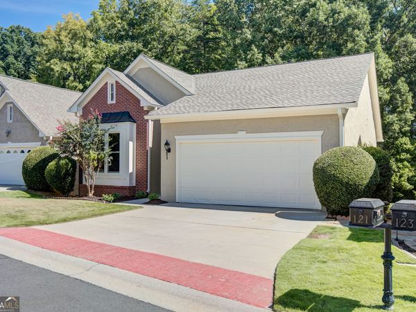 121 Augusta Drive, Unit 11, Peachtree City, GA 30269