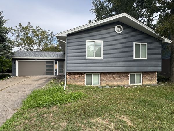 1945 14th Street, Bettendorf, IA 52722