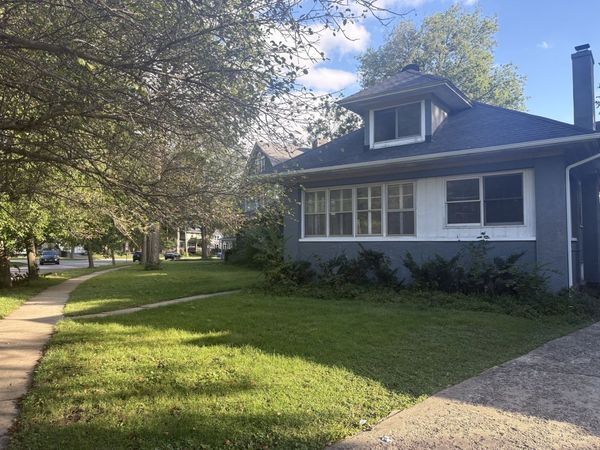 322 College Avenue , Unit 1, DeKalb, IL 60115