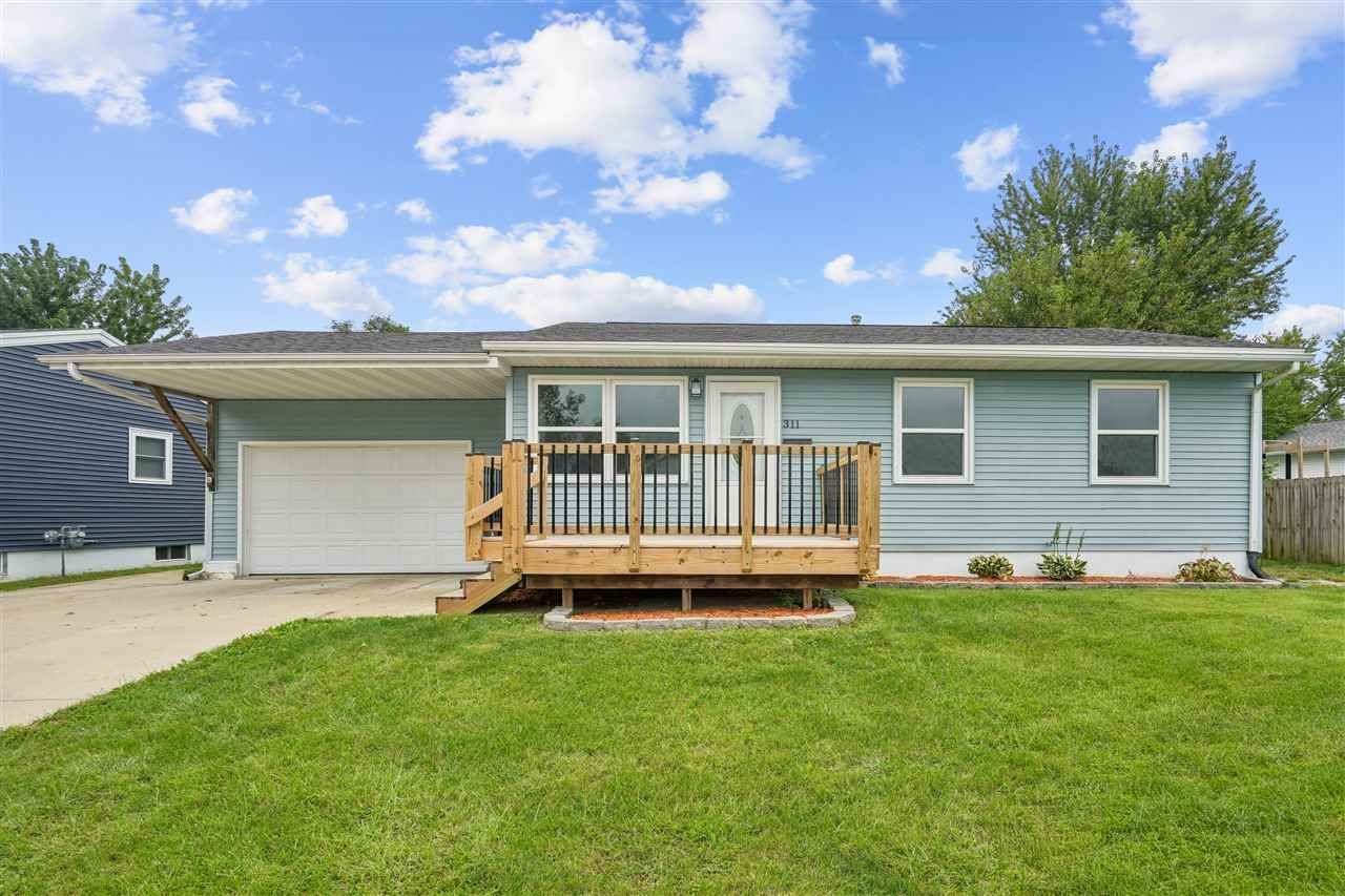 311 Cherry Hill Rd Nw, Cedar Rapids, IA 52405 Main Photo