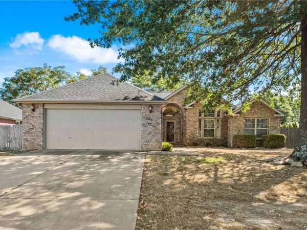 300 Old Forge Drive , Bentonville, AR 72712