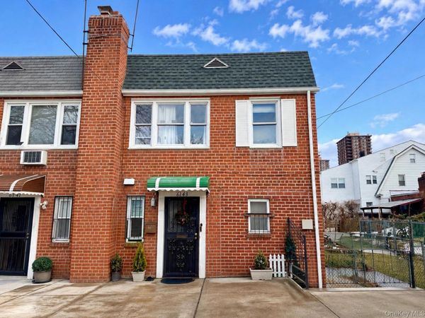 61-43 157th St , Flushing, NY 11367