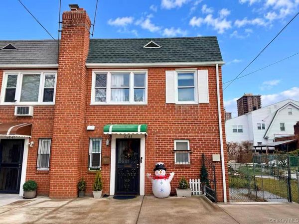 61-43 157th St , Flushing, NY 11367
