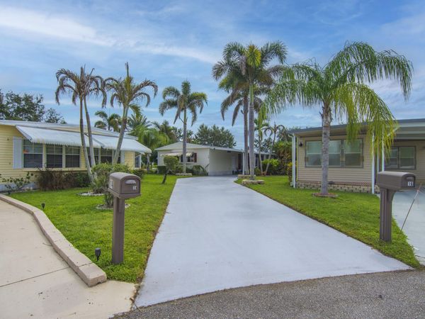 16 Santa Maria Court, Port St. Lucie, FL 34952