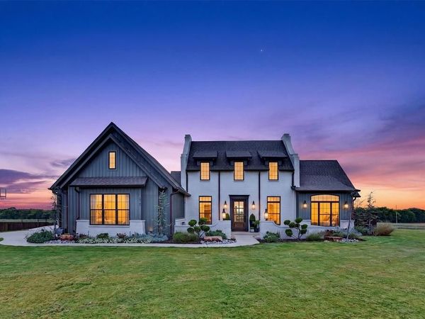 210 Low Bird Lane , Waxahachie, TX 75167