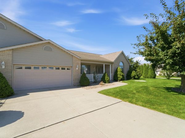 10818 Pike Street , Winfield, IN 46307