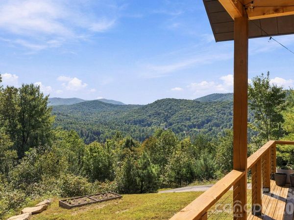 669 Crystal Heights Drive , Hendersonville, NC 28739