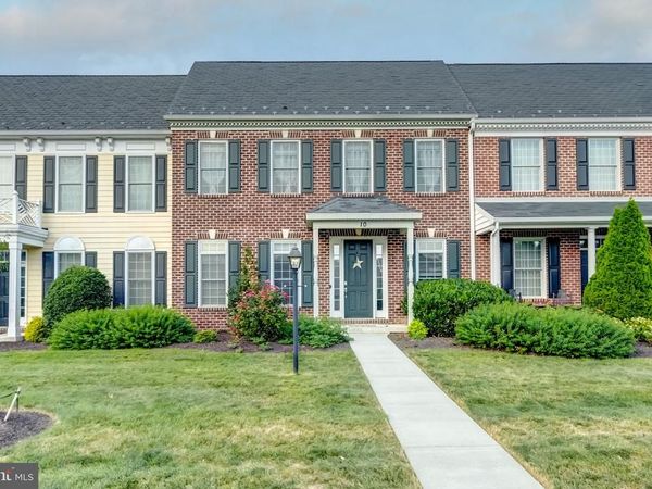 10 JAMESTOWN SQUARE, MECHANICSBURG, PA 17050