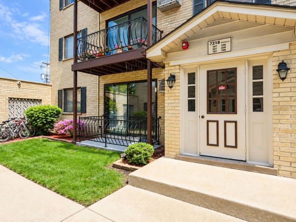 7218 W Wrightwood Avenue , Unit 107, Elmwood Park, IL 60707