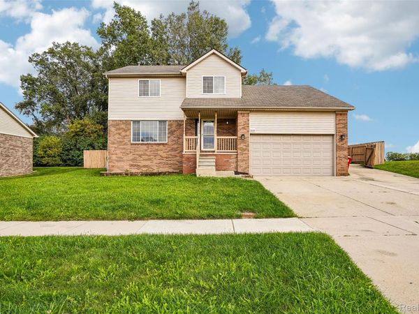 34310 Kentucky , Clinton Township, Mi 48035