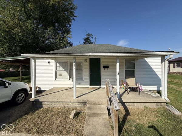130 Broad Street , Hope, IN 47246