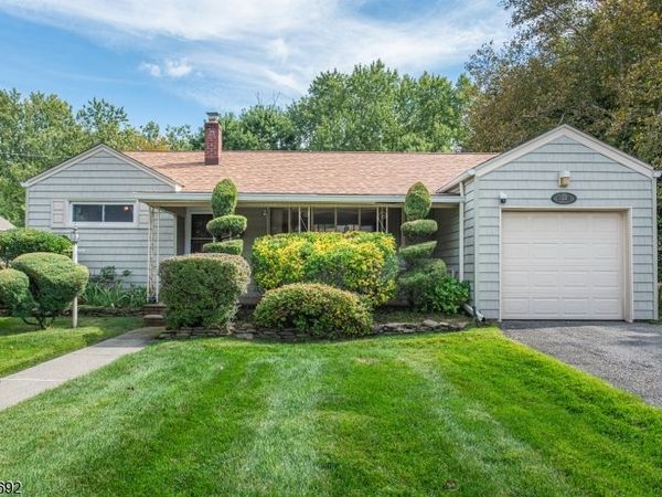 15 Jordan Rd, Fair Lawn, NJ 07410
