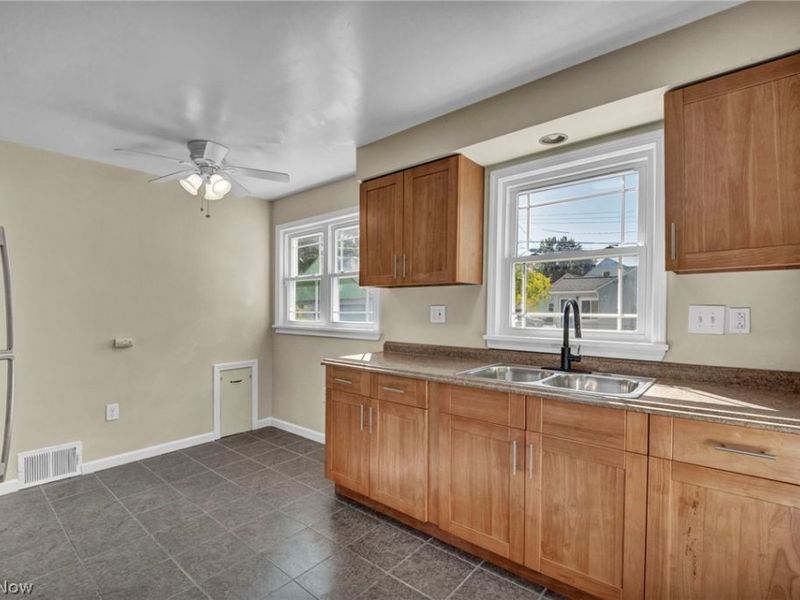 24940 Devoe Avenue, Euclid, OH 44123 Photo 4