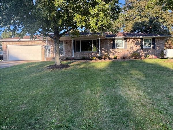 1333 Clarence Street NW, Uniontown, OH 44685