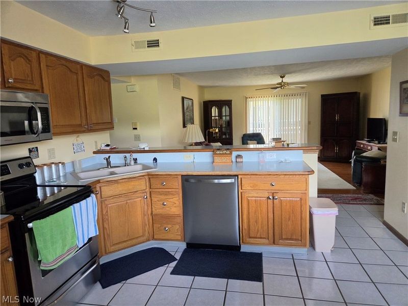 736 Tollis Parkway, Broadview Heights, OH 44147 Photo 8