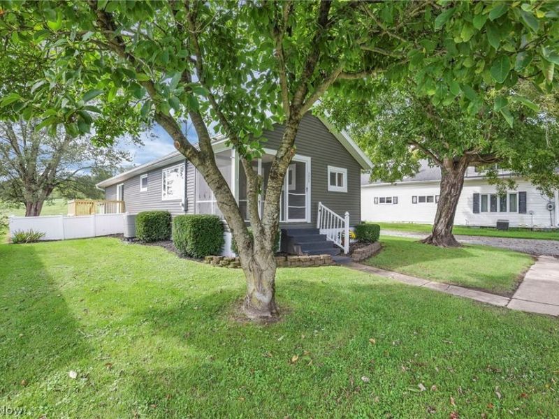 3825 Roberts Addition , Zanesville, OH 43701 Photo 2