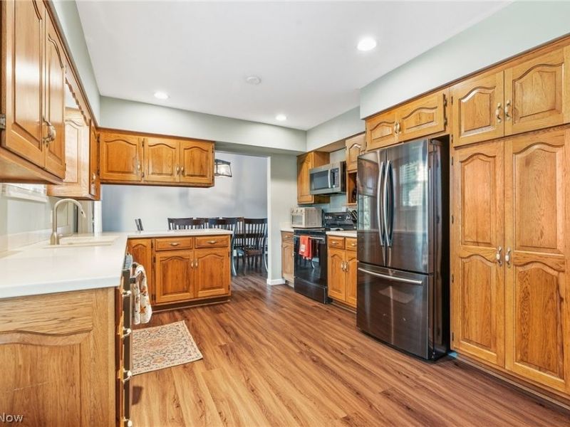 14351 Indian Creek Drive, Middleburg Heights, OH 44130 Photo 7