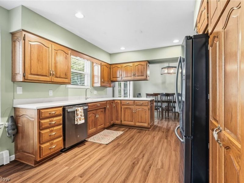 14351 Indian Creek Drive, Middleburg Heights, OH 44130 Photo 9