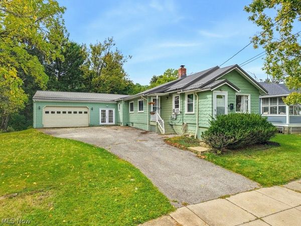 32 Oakwood Avenue , Bedford, OH 44146