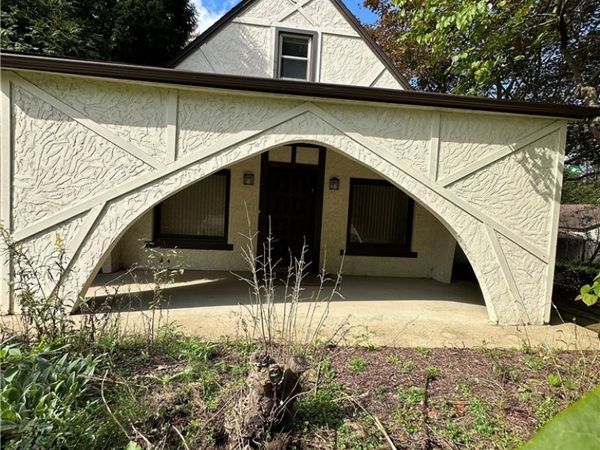 4874 Logan Way, Hubbard, OH 44425