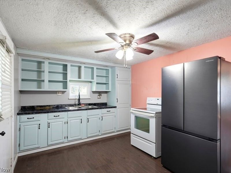 4695 Grapeland Avenue, Louisville, OH 44641 Photo 8