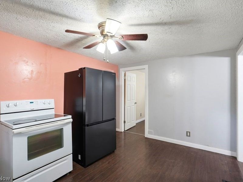 4695 Grapeland Avenue, Louisville, OH 44641 Photo 9