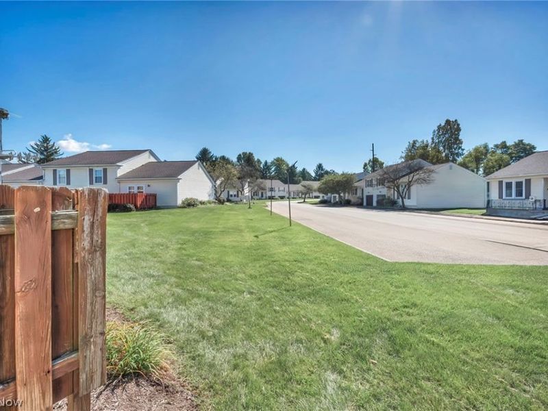 5236 Creekside Boulevard, Unit F22, Brunswick, OH 44212 Photo 25