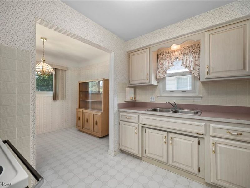 3331 Stanfield Drive, Parma, OH 44134 Photo 9
