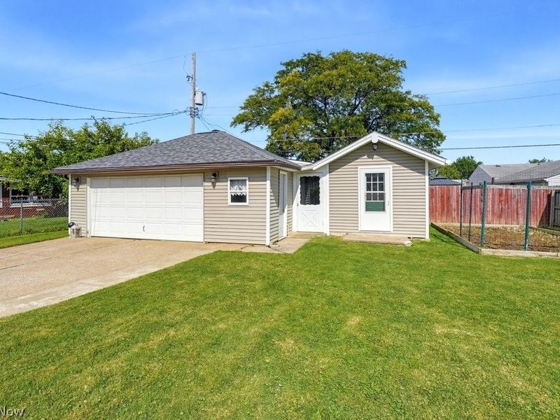 11052 Naomi Drive, Parma, OH 44130 Photo 24
