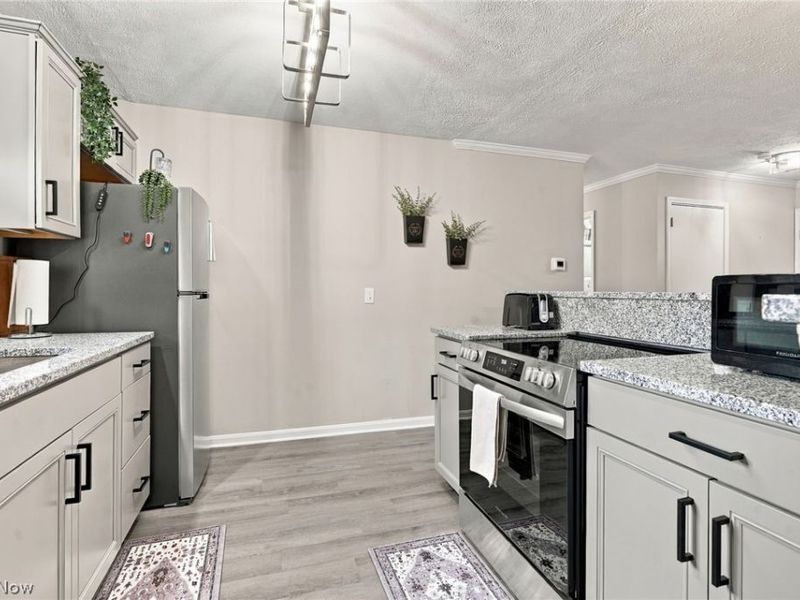 1818 Harbour Circle NW, Unit 12D, Canton, OH 44708 Photo 11