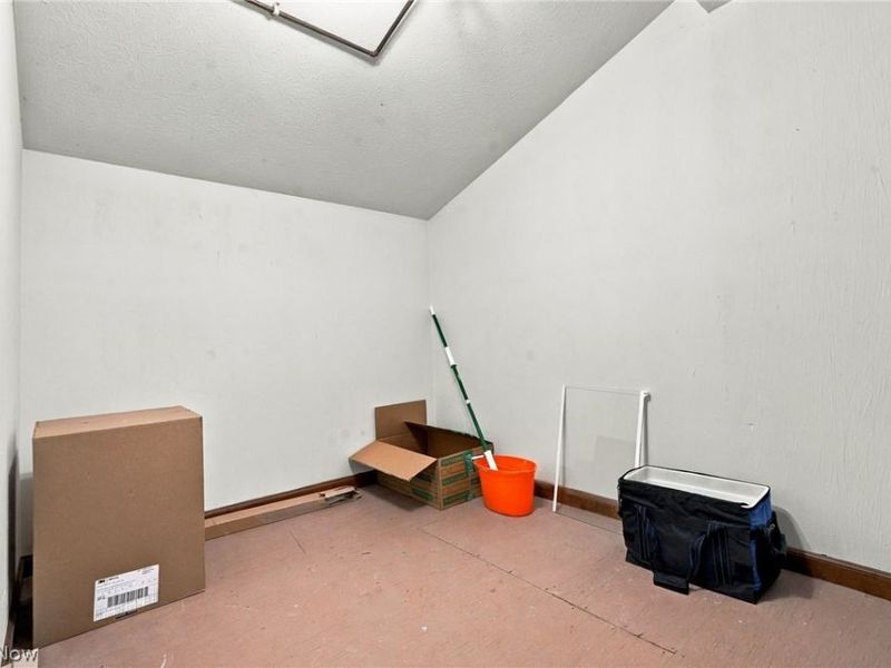 1818 Harbour Circle NW, Unit 12D, Canton, OH 44708 Photo 20