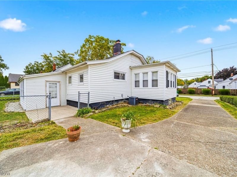 259 E 324th Street, Willowick, OH 44095 Photo 5